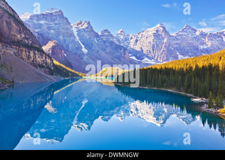 Reflexionen der Moraine Lake im Valley of the Ten Peaks, Banff National Park, UNESCO Website, Alberta, Kanada, Kanada Stockfoto