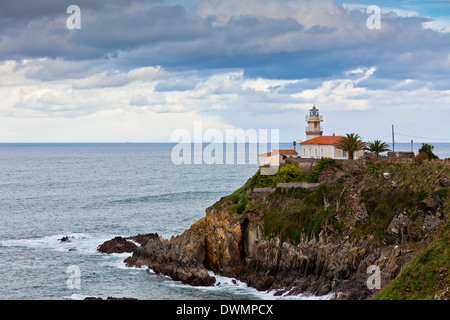 Leuchtturm von Cudillero, Asturien, Nordspanien. Horizontalen Schuss Stockfoto