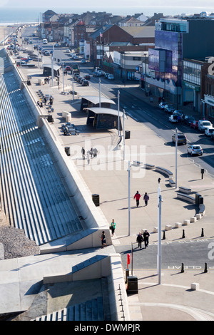 Blick vom oberen Rand der Redcar Beacon oder vertikale Pier, Blick nach Süden entlang der Küste Richtung Saltburn. Stockfoto