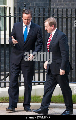 11. März 2014 London. Der irische Premierminister Enda Kenny kommt in der Downing Street, eine Reihe von Fragen mit Herrn Cameron einschließlich Visum Flexibilität, Handel und Nordirland zu diskutieren. Bildnachweis: Paul Davey/Alamy Live-Nachrichten Stockfoto