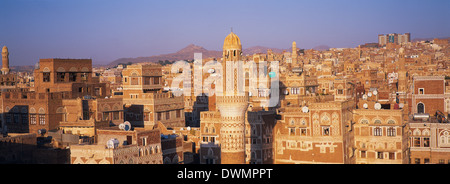 Erhöhten Blick auf die alte Stadt Sanaa, UNESCO-Weltkulturerbe, Jemen, Nahost Stockfoto