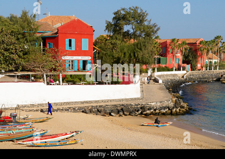 Strand, Insel Gorée (Ile de Gorée), UNESCO-Weltkulturerbe, Senegal, Westafrika, Afrika Stockfoto