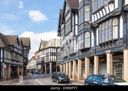 Knifesmithgate, Chesterfield, eine Straße wurde in den 1920er Jahren in der Tudor Revival Stil (Mock Tudor). Chesterfield, Derbyshire, England, Großbritannien Stockfoto