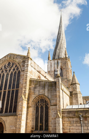 St Mary und All Saints Church mit ihren Schiefen Turm, Chesterfield, England, UK Stockfoto