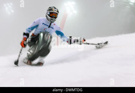 Sotschi, Russland. 11. März 2014. Roman Rabl Österreichs konkurriert in der Herren Super Kombination Slalom sitzen am Rosa Khutor Alpine Center an der Paralympischen Winterspiele in Sotschi 2014, Krasnaya Polyana, Russland, 11. März 2014. : Bildnachweis Jan Woitas/Dpa: Dpa picture-Alliance/Alamy Live News Stockfoto