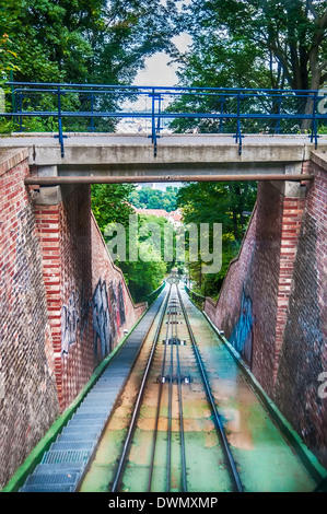 Sehen Sie sich auf Kabel-Eisenbahn Kabine des beweglichen Standseilbahn in Prag Stockfoto