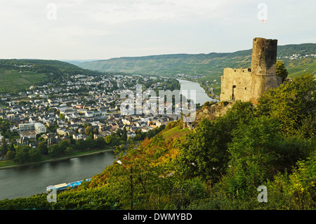 Blick auf Burgruine Landshut, Bernkastel-Kues und die Mosel (Mosel), Rheinland-Pfalz, Deutschland, Europa Stockfoto