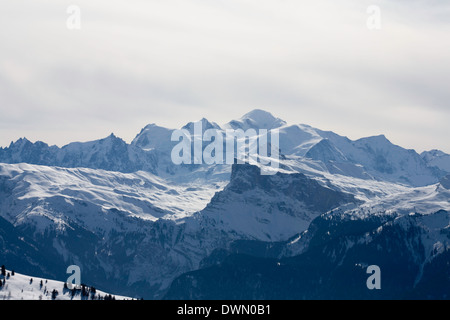 Mont Blanc von den hängen über Morzine und Les Gets Haute Savoie Frankreich Stockfoto