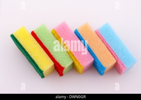 Eine Menge von Schwämmen in verschiedenen Farben Stockfoto