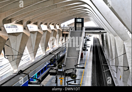 TGV-Zug im Bahnhof Lyon-Saint-Exupery Satolas Frankreich Stockfoto