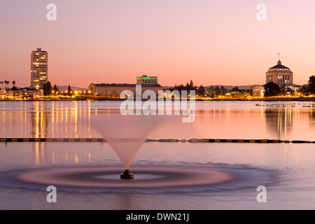 Brunnen in Lake Merritt, Oakland, California, Vereinigte Staaten von Amerika, Nordamerika Stockfoto