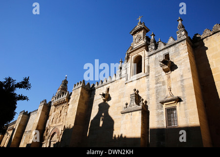 Walll auf die Moschee (Mezquita) und die Kathedrale von Cordoba, UNESCO-Weltkulturerbe, Córdoba, Andalusien, Spanien, Europa Stockfoto