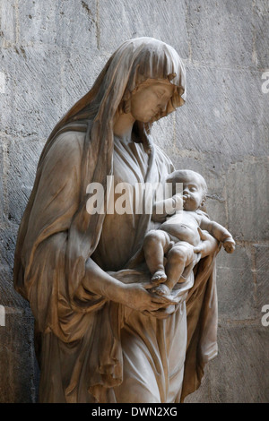 Madonna mit Kind, Kathedrale von Notre-Dame de Rouen, Rouen, Seine-Maritime, Normandie, Frankreich, Europa Stockfoto