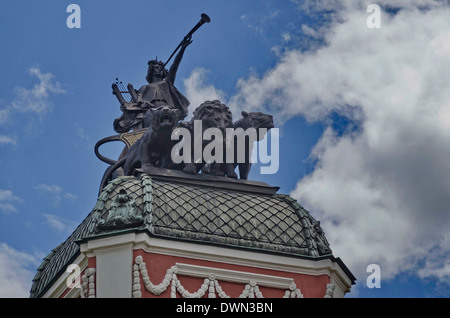 Skulptur-Komposition über Kuppel in Public Theater Ivan Vazov in Sofia Stockfoto