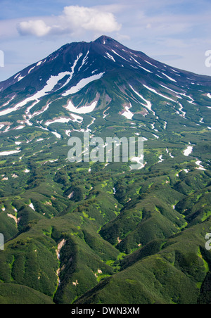 Iljinski (Vulkan) auf Kurilen See, Kamtschatka, Russland, Eurasien Stockfoto