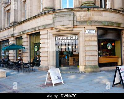 Starbucks Coffee, St Annes Square Zentrum von Manchester, Manchester, UK. Stockfoto