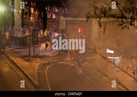 Landesweite Protesten führen zu Auseinandersetzungen zwischen zivilen Demonstranten und der Polizei in Kadiköy, Istanbul Stockfoto