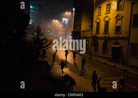 Landesweite Protesten führen zu Auseinandersetzungen zwischen zivilen Demonstranten und der Polizei in Kadiköy, Istanbul Stockfoto