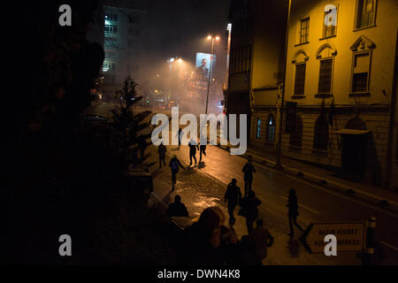 Landesweite Protesten führen zu Auseinandersetzungen zwischen zivilen Demonstranten und der Polizei in Kadiköy, Istanbul Stockfoto