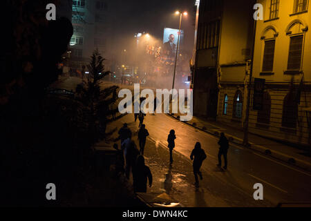 Landesweite Protesten führen zu Auseinandersetzungen zwischen zivilen Demonstranten und der Polizei in Kadiköy, Istanbul Stockfoto