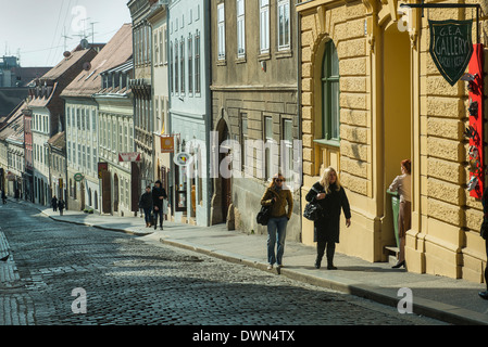 Die Radiceva Straße in Zagreb, mit dem Aufstieg zu Gornji Grad. Stockfoto