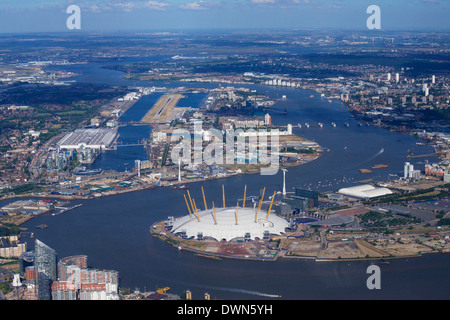 Luftbild von London City Airport und O2 Arena, London, England, Vereinigtes Königreich, Europa Stockfoto