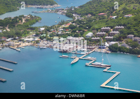 Blick auf Hafen von Falmouth, English Harbour und Nelsons Dockyard, Antigua, Leeward-Inseln, West Indies, Karibik Stockfoto