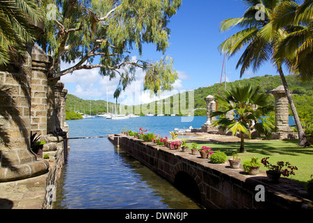 Boot nach Hause und Segelmacherei, Nelsons Dockyard, Antigua, Leeward-Inseln, West Indies, Karibik, Mittelamerika Stockfoto