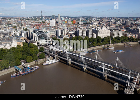 Charing Cross Station und Hungerford Bridge, London, England, Vereinigtes Königreich, Europa Stockfoto