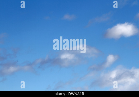 Mountain blue Sky und weichen weißen Wolken 1 Stockfoto