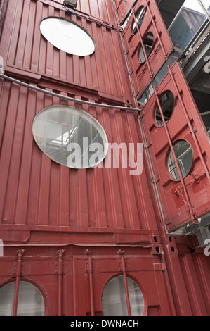 Container Stadt geniale Nutzung der Bau von alten Stahl alternative Heimat Wohnungsnot Stockfoto