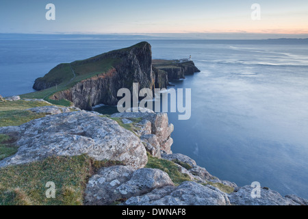 Landschaftlich Point Lighthouse an der Nordwestküste der Insel Skye, innere Hebriden, Schottland, Vereinigtes Königreich, Europa Stockfoto