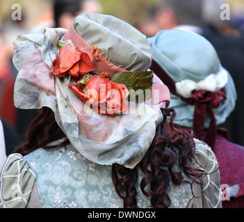 sehr elegante Lady Hut verziert mit einer Quaste und andere Stil-Hüte Stockfoto