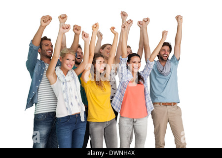 Gruppe von lässig glückliche junge Menschen Hände erhebend Stockfoto