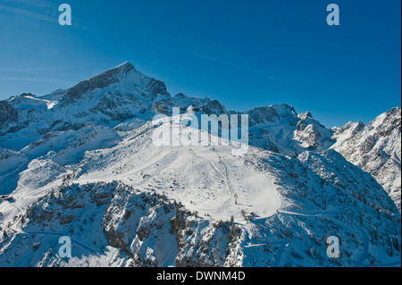 Bilden von Ski-Pisten, Hochalmbahn Seilbahn, Alpspitze Berg und Zugspitzmassivs, Wetterstein-Gebirge Stockfoto