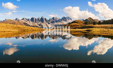 Panoramablick auf die Kalkkögel-Palette in den Stubaier Alpen, Tirol, Österreich Stockfoto