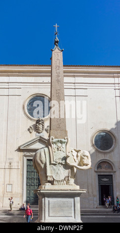 Bernini&#39;s Elefant, Obelisken Träger, von Ercole Ferrata nach einem Entwurf von Gian Lorenzo Bernini, Rom, Latium, Italien Stockfoto