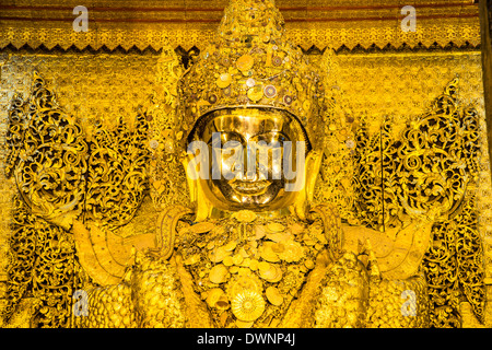 Golden sitzenden Buddha, Mahamuni, Mandalay, Mandalay-Division, Myanmar oder Burma Stockfoto