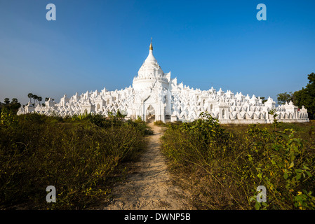 Weiße buddhistischen Hsinbyume Pagode oder Myatheindan Pagode, Mingun, Sagaing Division, Myanmar Stockfoto