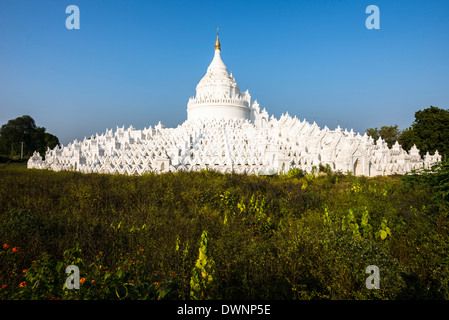 Weiße buddhistischen Hsinbyume Pagode oder Myatheindan Pagode, Mingun, Sagaing Division, Myanmar Stockfoto