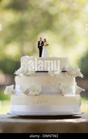 Nahaufnahme der Figur paar auf Hochzeitstorte Stockfoto