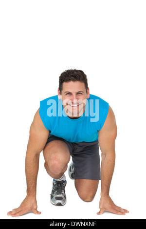 Porträt eines jungen sportlichen lächelnd im laufenden Haltung Stockfoto