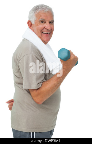 Seitenansicht eines senior Mannes mit Hantel trainieren Stockfoto