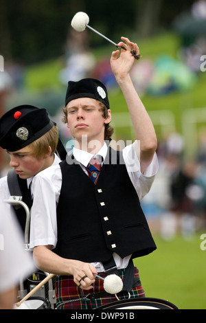 Schlagzeuger in einer Pipe Band bei der Cowal Versammlung. Die Versammlung ist eine traditionelle Highland-Games findet jedes Jahr in Dunoon, Schottland Stockfoto