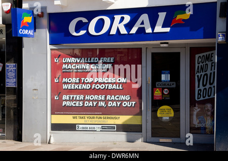 Korallen Betting Shop, Stadtzentrum von Cardiff, Wales. Stockfoto