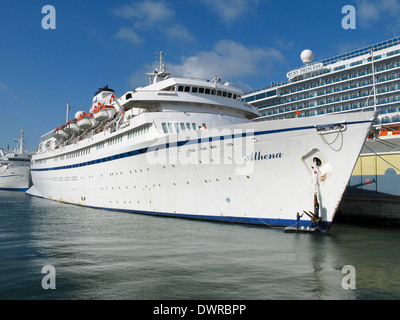 Classic International Cruises Schiff Mv, die Athena Gibraltar Cruise Terminal angedockt Stockfoto