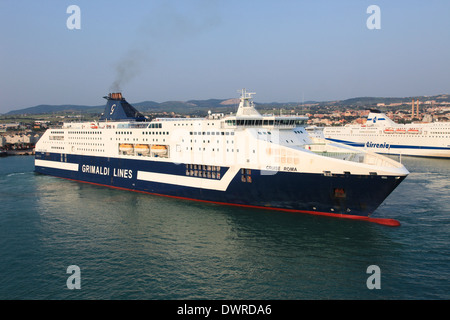 Grimaldi Lines schnellen RoRo-Fähre Mv Cruise Roma Stockfoto