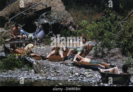 M * A * S * H * 1970 20th Century Fox Film. Mitglieder der Mobile Armee chirurgische Krankenhaus (Maische) entspannend während des Koreakrieges Stockfoto