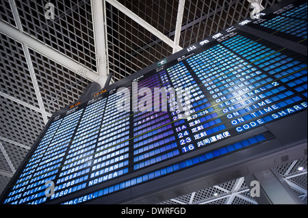 Flughafen Tokio-Narita Informationstafel für Flugzeit Stockfoto