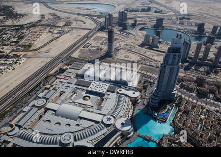 DUBAI, VEREINIGTE ARABISCHE EMIRATE. -13 Oktober: Dubai, die Draufsicht auf Dubai downtown aus das höchste Gebäude der Welt Burj Khalifa Stockfoto